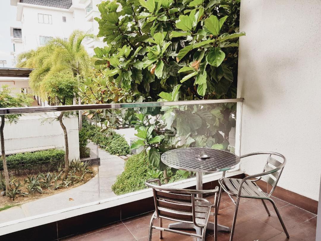 Bulan Guesthouse Imago コタキナバル エクステリア 写真